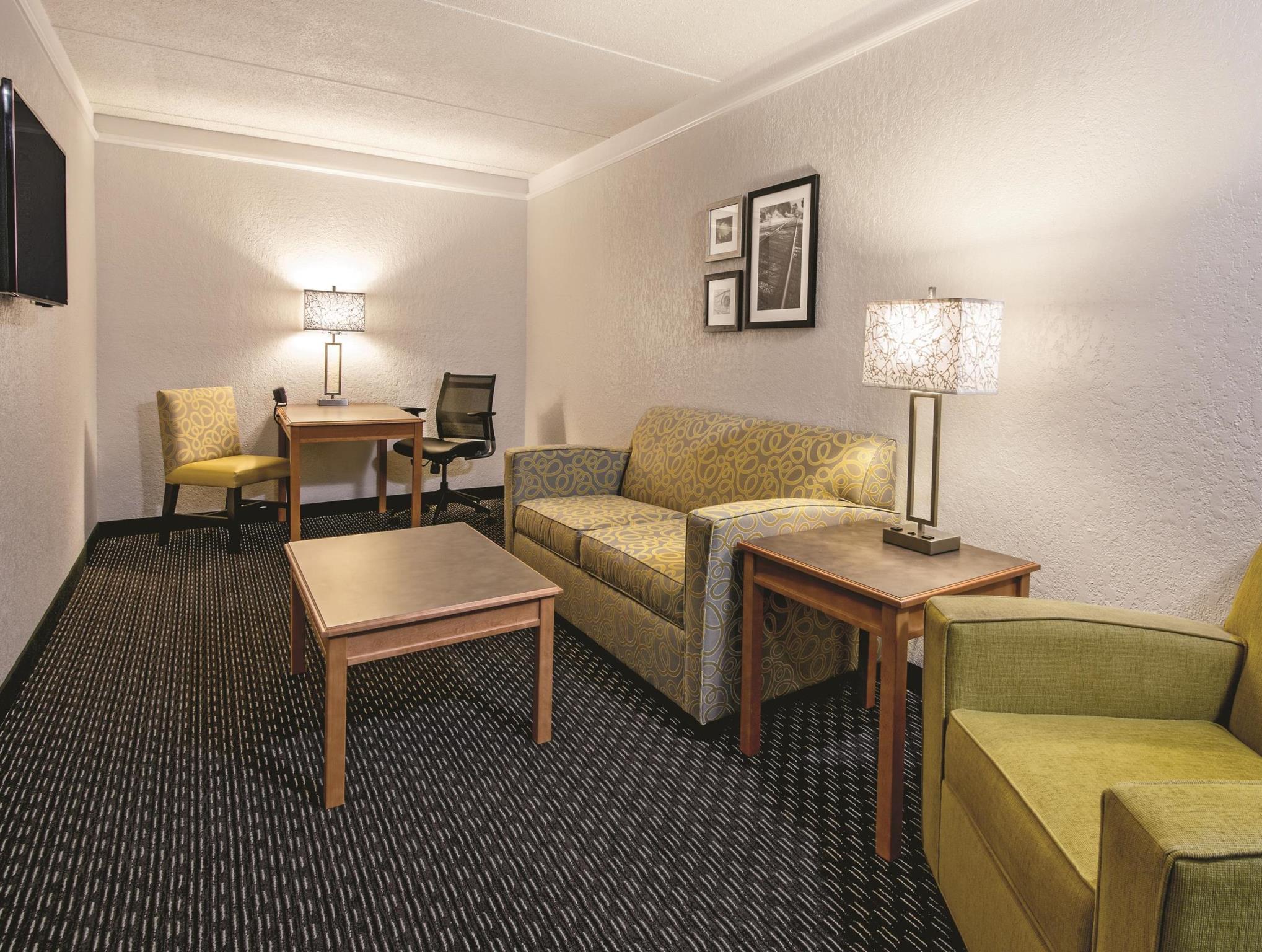 Super 8 By Wyndham The Woodlands North Hotel Bagian luar foto
