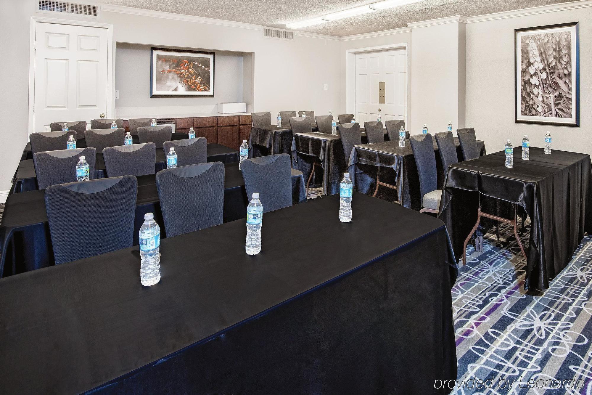 Super 8 By Wyndham The Woodlands North Hotel Bagian luar foto