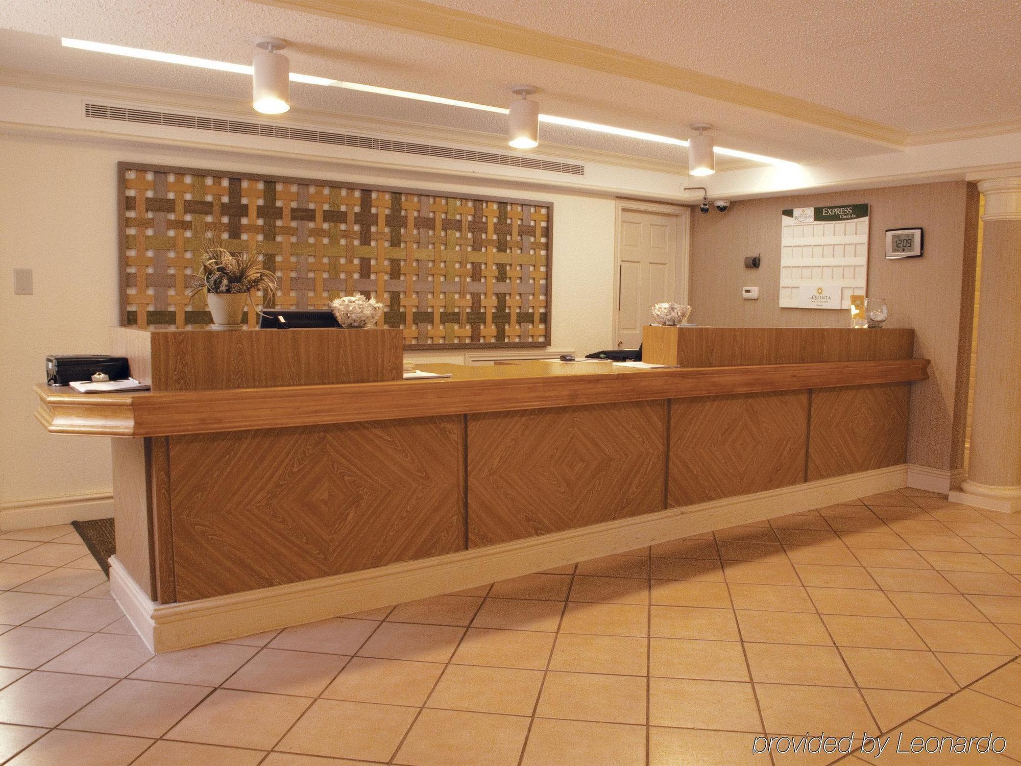 Super 8 By Wyndham The Woodlands North Hotel Bagian luar foto