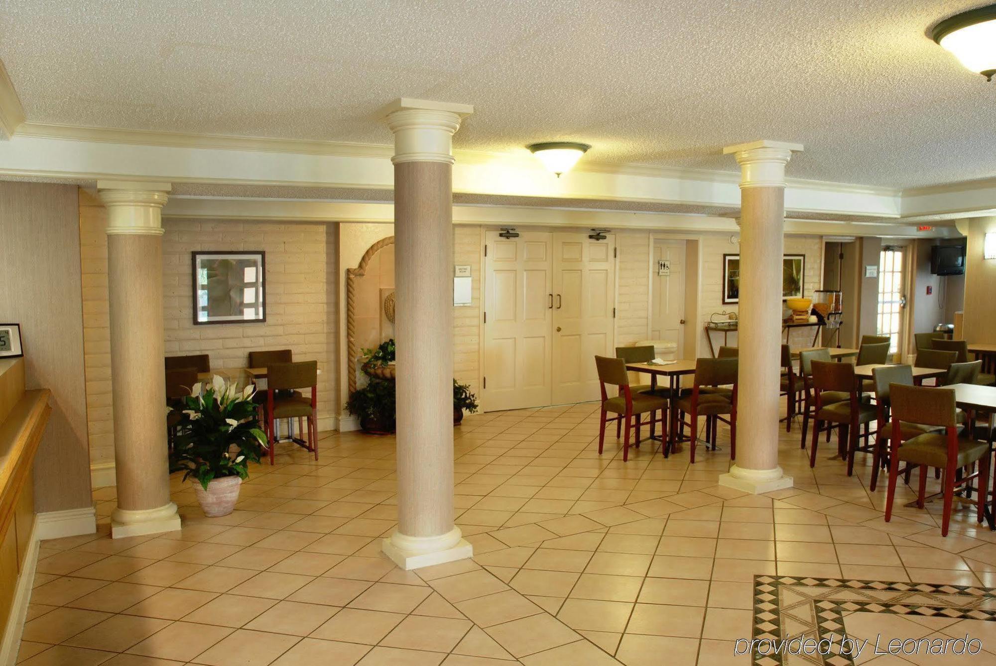 Super 8 By Wyndham The Woodlands North Hotel Bagian luar foto