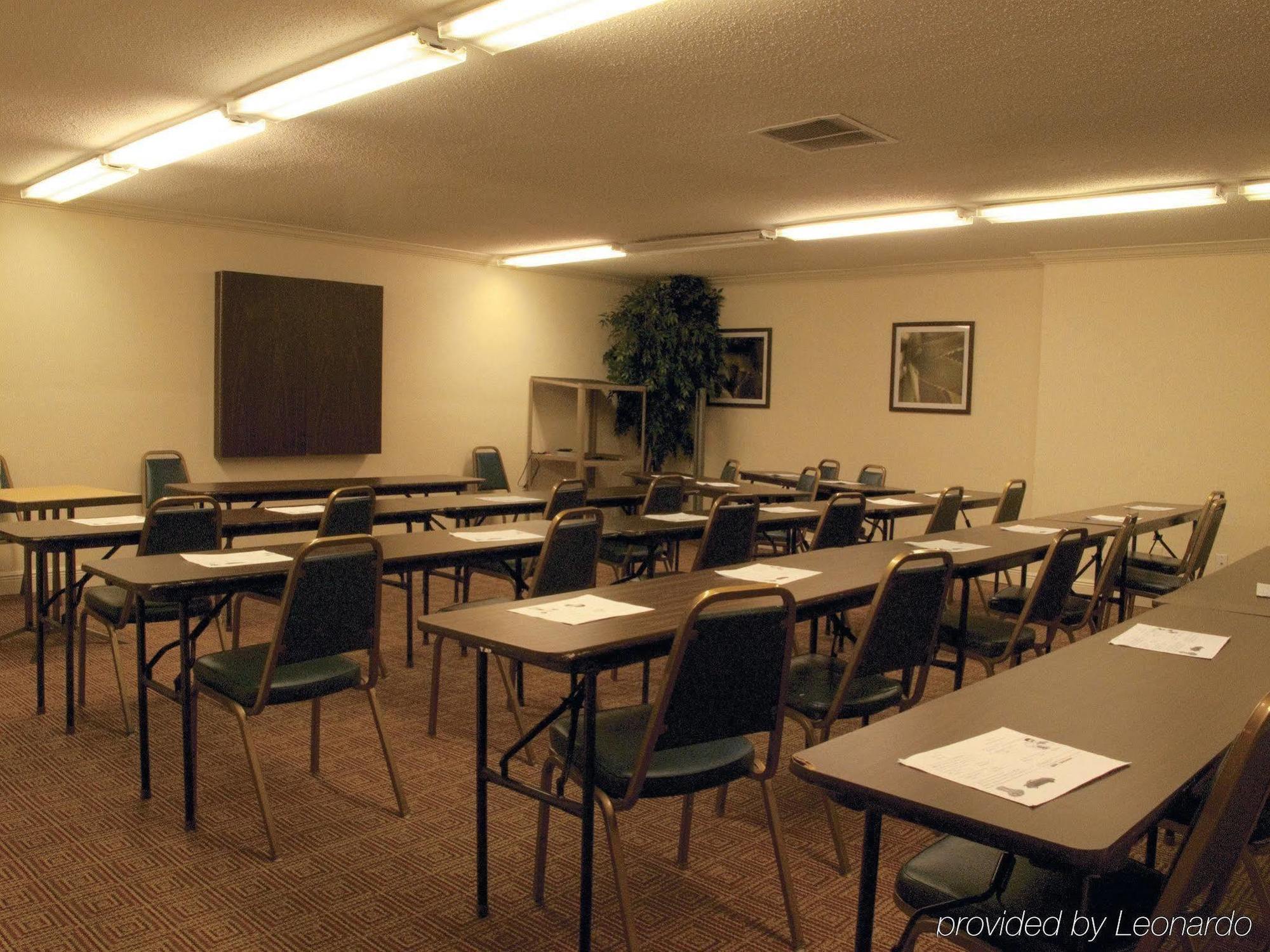 Super 8 By Wyndham The Woodlands North Hotel Bagian luar foto