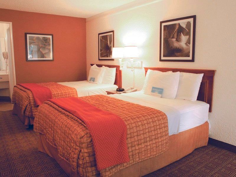 Super 8 By Wyndham The Woodlands North Hotel Bagian luar foto